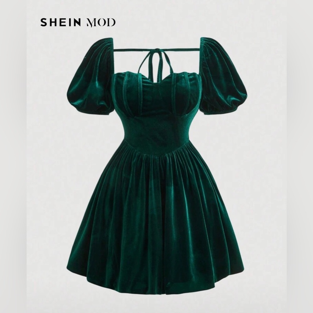 Elegant Green Holiday Dress